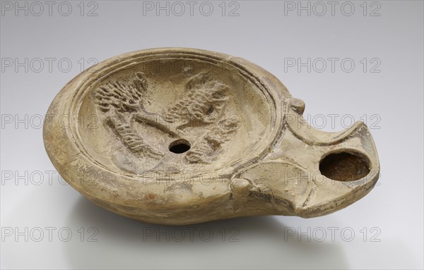 Lamp, North Africa; 1st - 4th century; Terracotta; 3.2 x 9.3 x 12.3 cm, 1 1,4 x 3 11,16 x 4 13,16 in