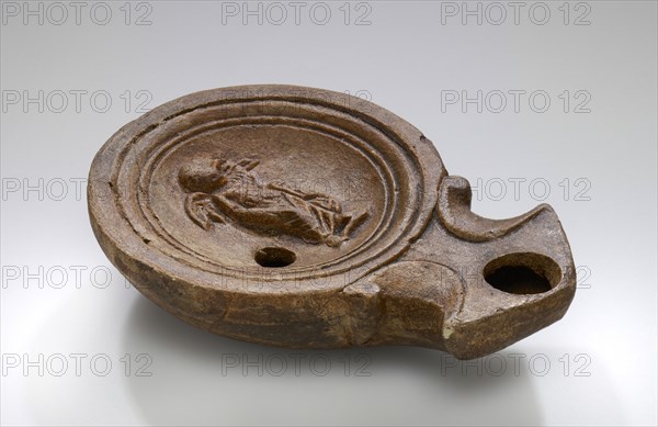 Lamp, North Africa; 1st - 4th century; Terracotta; 3 x 6.6 x 9.5 cm, 1 3,16 x 2 5,8 x 3 3,4 in