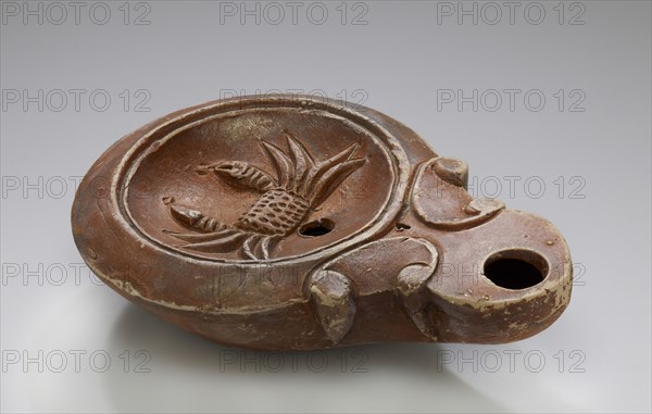 Lamp, North Africa; 1st - 4th century; Terracotta; 3 x 8 x 11.5 cm, 1 3,16 x 3 1,8 x 4 1,2 in