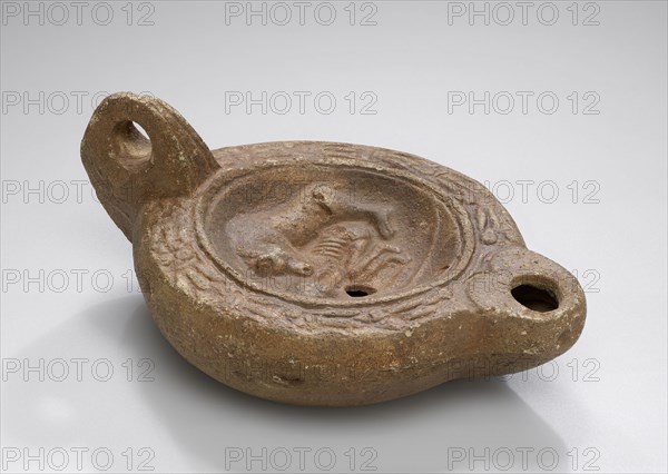 Lamp, North Africa; 1st - 4th century; Terracotta; 3 x 8 x 11.2 cm, 1 3,16 x 3 1,8 x 4 7,16 in