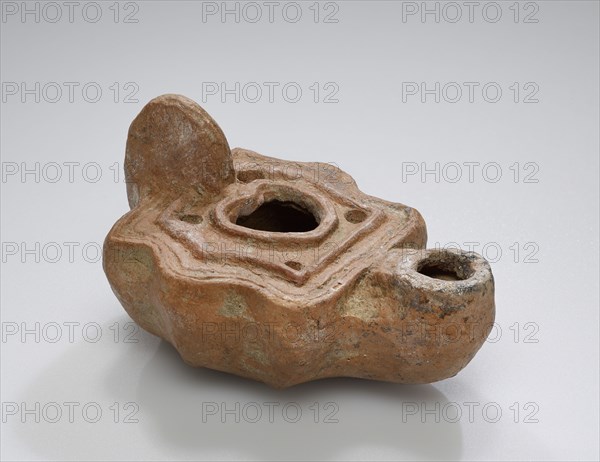 Lamp, South Anatolia, Anatolia; 1st - 4th century; Terracotta; 2.8 x 6 x 7.9 cm, 1 1,8 x 2 3,8 x 3 1,8 in