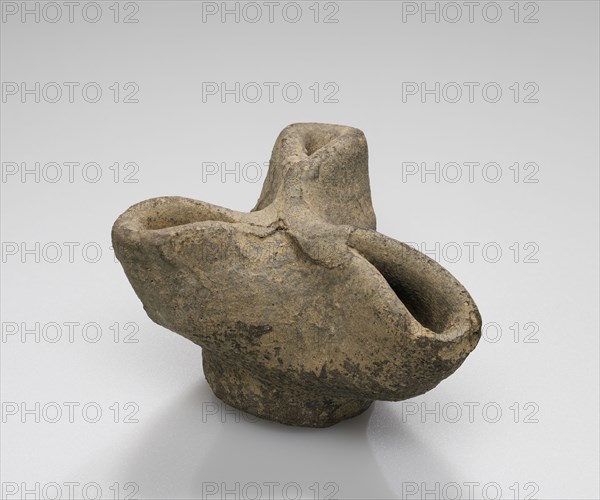 Lamp, Punic, ?, North Africa; 5th century B.C; Terracotta; 4 × 6.3 × 6.5 cm, 1 9,16 × 2 1,2 × 2 9,16 in