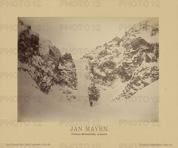 Jan Mayen, Tornoe-Wasserfall, erstarrt;, Linienschiffs-Lieutenant, Richard Basso, German ?, active 1882 - 1883, Jan Mayen