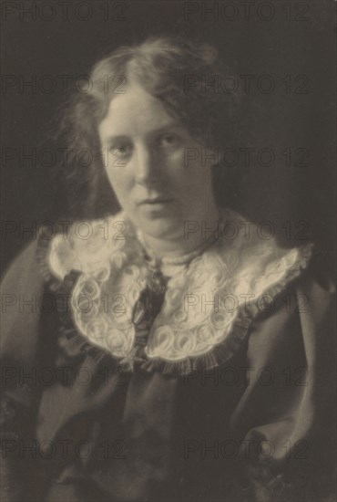 Mrs. F. H. Evans; Frederick H. Evans, British, 1853 - 1943, about 1895 - 1900; Platinum print; 18.3 x 12.4 cm, 7 3,16 x 4 7,8