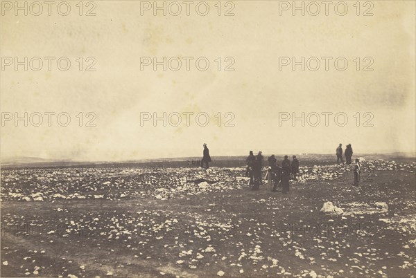 Officers on the lookout at Cathcarts Hill; Roger Fenton, English, 1819 - 1869, 1855; published February 29, 1856; Salted paper