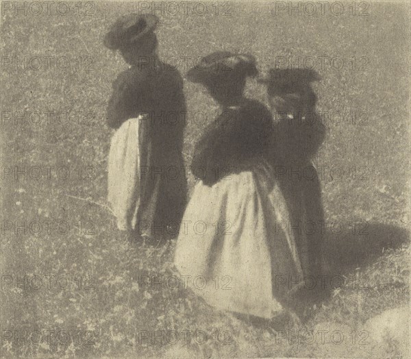 Women from Pustertal; Heinrich Kühn, Austrian, born Germany, 1866 - 1944, about 1913 - 1914; Bromoil transfer print