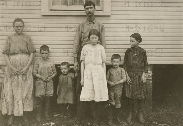 Gracie Clark, Spinner, With Her Family; Lewis W. Hine, American, 1874 - 1940, Huntsville, Alabama, United States; November 13