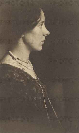 Ada Evans; Gertrude Käsebier, American, 1852 - 1934, England; 1901; Platinum print; 18.3 x 11 cm, 7 3,16 x 4 5,16 in