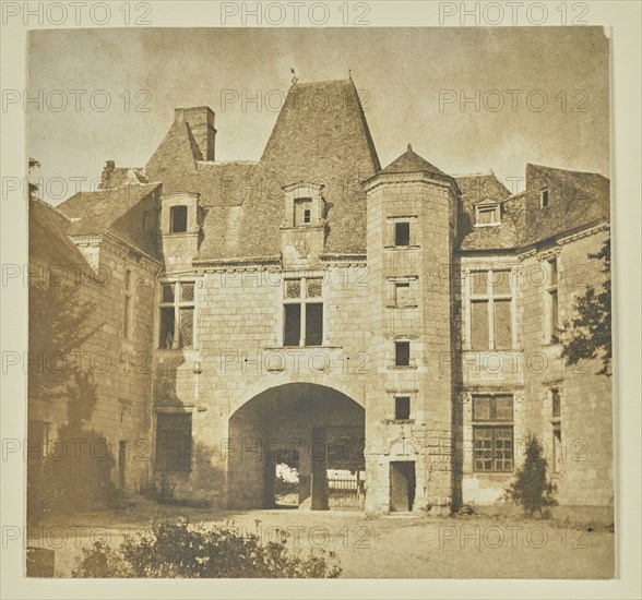 Building with arched entry; Hippolyte Bayard, French, 1801 - 1887, about 1840–1849; Salted paper print; 14.9 × 16.2 cm