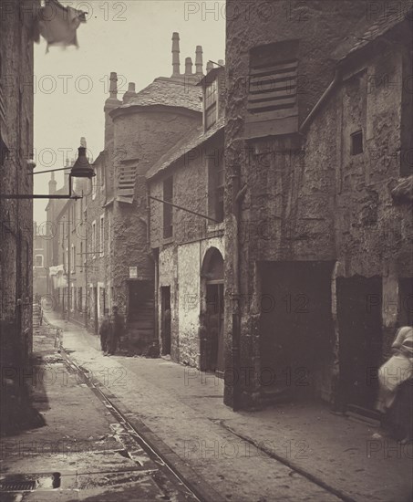 Close, No. 139 Saltmarket; Thomas Annan, Scottish,1829 - 1887, Glasgow, Scotland; negative 1868 - 1871; print 1877; Carbon