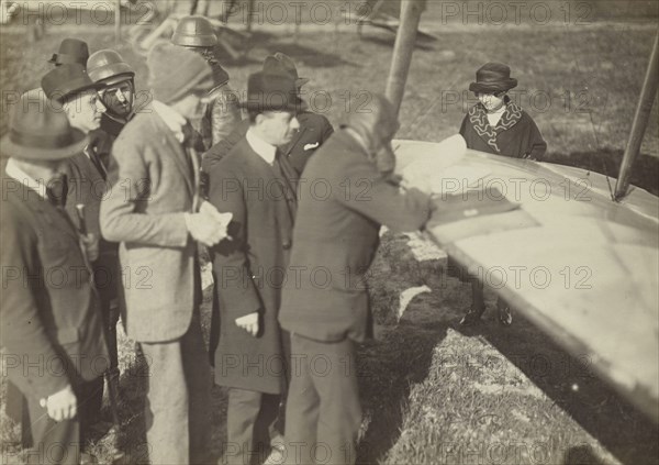 Group around the edge of a wing of a Caproni Ca. 3, airplane, Fédèle Azari, Italian, 1895 - 1930, Italy; about 1916 - 1919