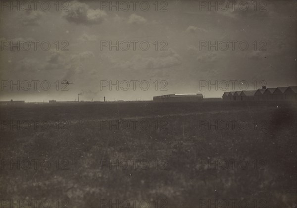 Flying airplane; Fédèle Azari, Italian, 1895 - 1930, Italy; 1914 - 1929; Gelatin silver print; 11.5 x 15.4 cm