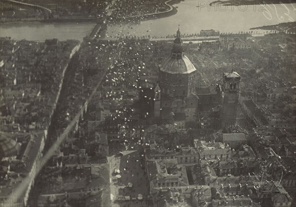 Propaganda Drop in Pavia, Italy; Fédèle Azari, Italian, 1895 - 1930, Milan, Italy; 1914 - 1919; Gelatin silver print