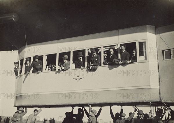 Blimp's gondola; Fédèle Azari, Italian, 1895 - 1930, Italy; 1914 - 1929; Gelatin silver print; 11.6 x 12 cm, 4 9,16 x 4 3,4 in