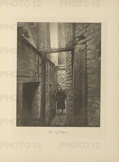 Close No. 11 Bridgegate; Thomas Annan, Scottish,1829 - 1887, Glasgow, Scotland; negative 1897; print 1900; Photogravure