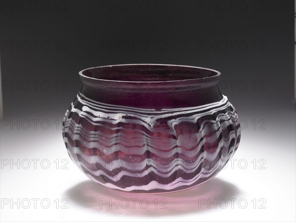 Rippenschale Bowl; Eastern Mediterranean, Italy; second half of 1st century B.C; Glass; 6.5 x 8.1 cm 2 9,16 x 3 3,16 in