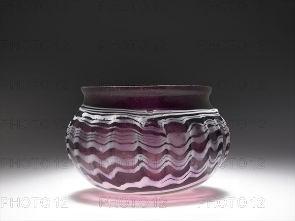 Rippenschale Bowl; Eastern Mediterranean, Italy; second half of 1st century B.C; Glass; 6.5 x 8.1 cm 2 9,16 x 3 3,16 in