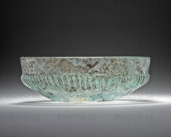 Ribbed Bowl; Eastern Mediterranean or Italy; 1st century B.C; Glass; 4.1 x 12.3 cm, 1 5,8 x 4 13,16 in