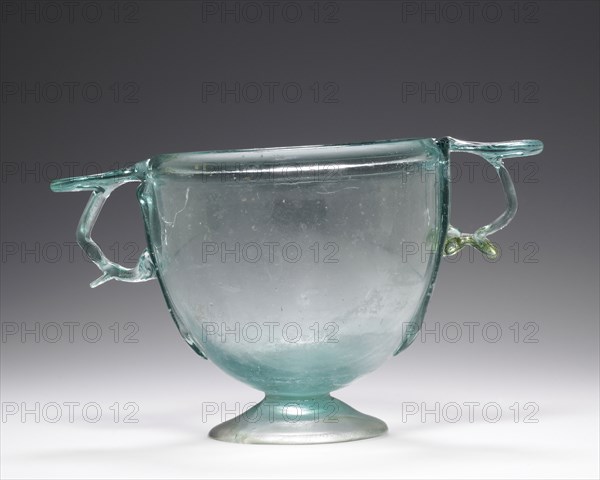 Skyphos; Eastern Mediterranean; 1st century; Glass; 8.3 x 8.5 cm, 3 1,4 x 3 3,8 in