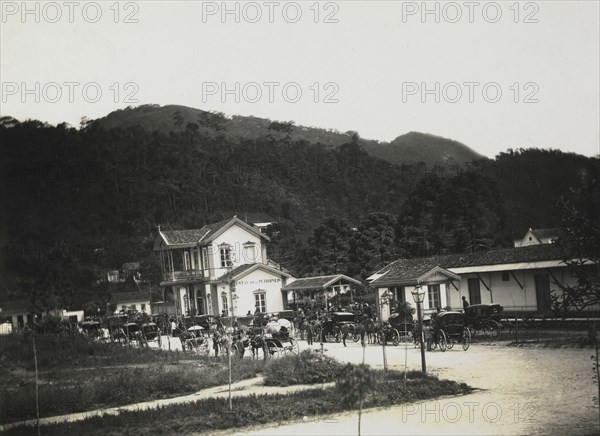 Waiting for the train, photograph of nineteenth-century Brazil, Ferrez, Marc, 1843-1923, ca. 1885