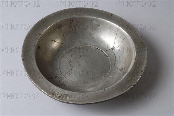 Pewter bowl, sauce bowl bowl crockery holder tin, cast Flat bottom deep plate with deepened circle line narrow horizontal edge