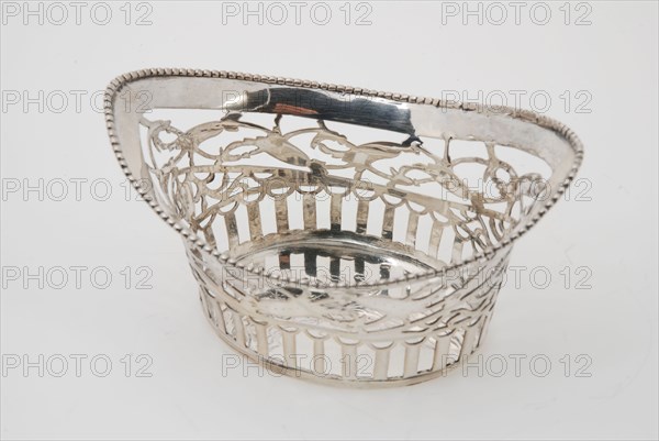 Silver openwork basket: bonbon box, bonbon container tableware holder silver, sawn cast engraved Open sawn tray oval of floor