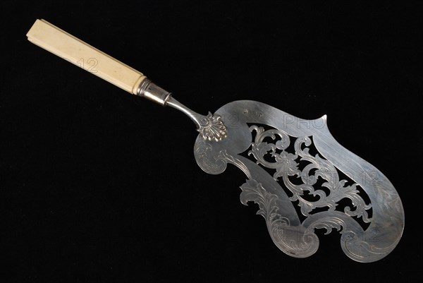 Silver fish scoop with open worked design and ivory stem, fish scoop shovel kitchenware silver ivory, sawn engraved cast