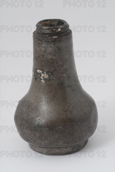 Pear shaped feeding bottle with threaded edge, feeding bottle utensils equipment tin, molded Flat bottom with stand ring pear