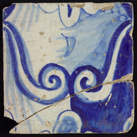 Tile of chimney pilaster, blue on white, part of column with curly ornament and stylized belly button, chimney pilaster tile