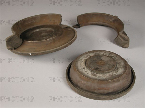 Four-piece bronze mold for the top chamber pot, mold casting tool tools equipment base metal bronze, cast turned Four-part