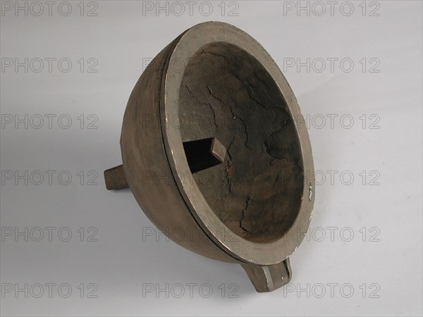 Two-piece mold for pot or pot, mold casting tool tools equipment base metal bronze, cast turned Two-piece bronze mold for pot