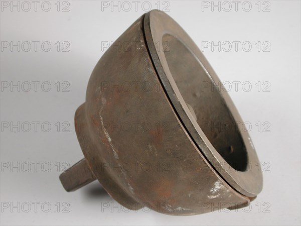 Two-piece bronze mold for pot, mold casting tool tools equipment raw metal bronze, cast turned Two-piece bronze mold for pot