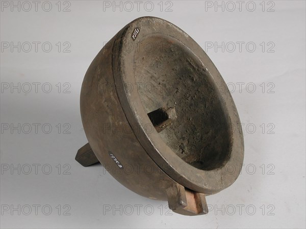Mold for bottom of tap jug, cast molding tools tool kit metal bronze, cast turned Two-piece bronze shape for bottom