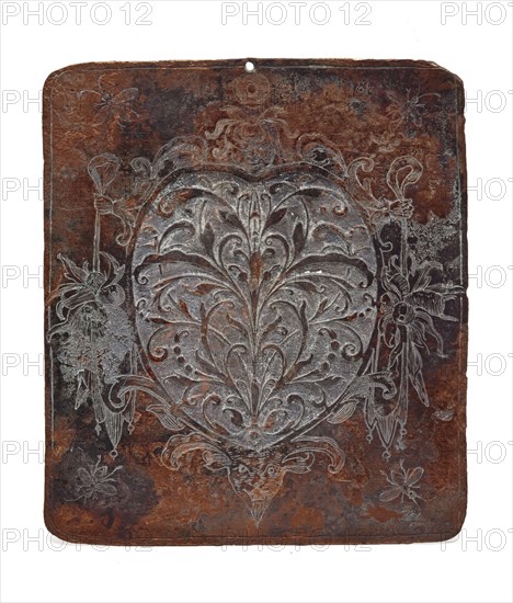 Red brass batter, decorated with engraved plants and insects, batter ground find copper metal, beaten engraved Copper fittings