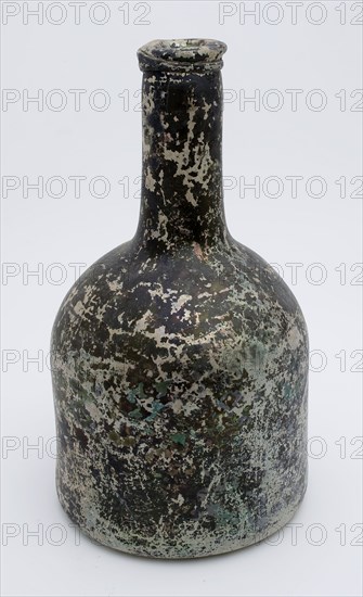 Cylindrical (wine) bottle, clock model, bottle holder soil find glass, free blown and molded in mold blown glass application