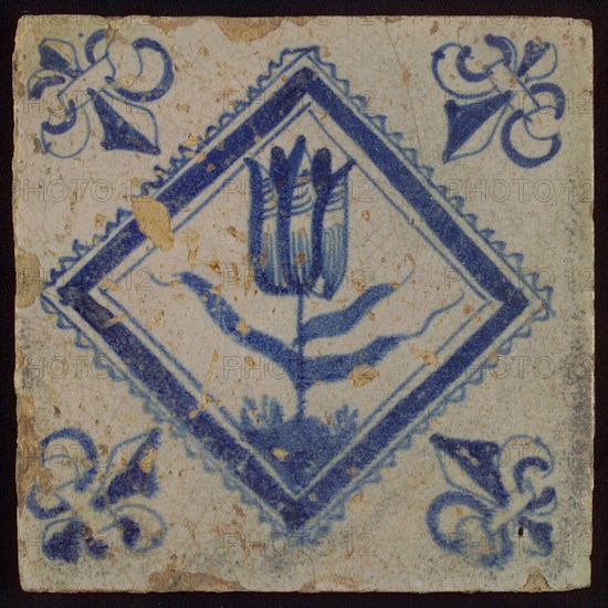 Tile, tulip on ground in blue on white, inside serrated square, corner pattern french lily, wall tile tile sculpture ceramic