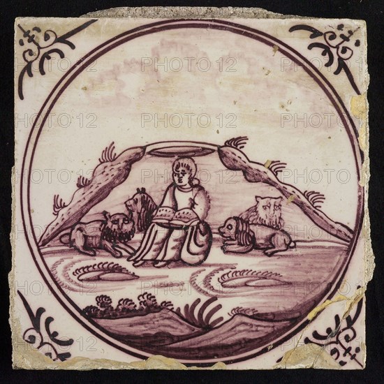 Scene tile, Daniel in the lion's den, corner motif ox's head, wall tile tile sculpture ceramic earthenware glaze, baked 2x