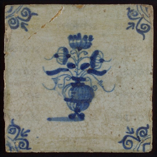 Tile, flowerpot in blue on white, corner motif oxenkop, glued corner fracture, wall tile tile sculpture ceramic earthenware