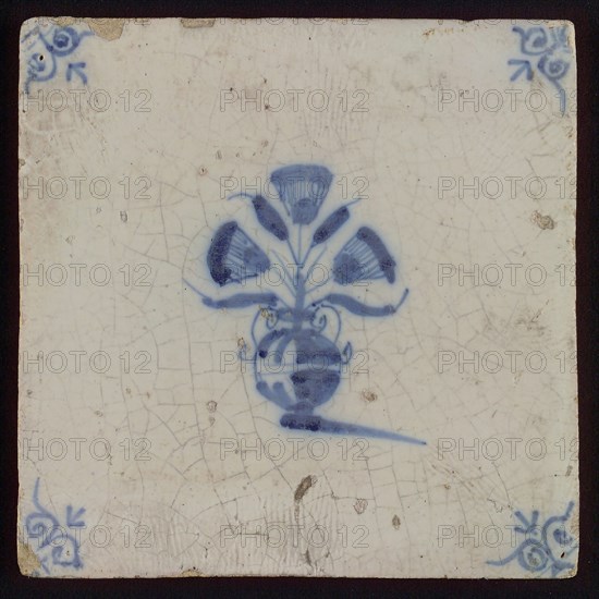 Tile, small flower pot in blue on white, corner pattern ox head, wall tile tile sculpture ceramic earthenware glaze, baked 2x