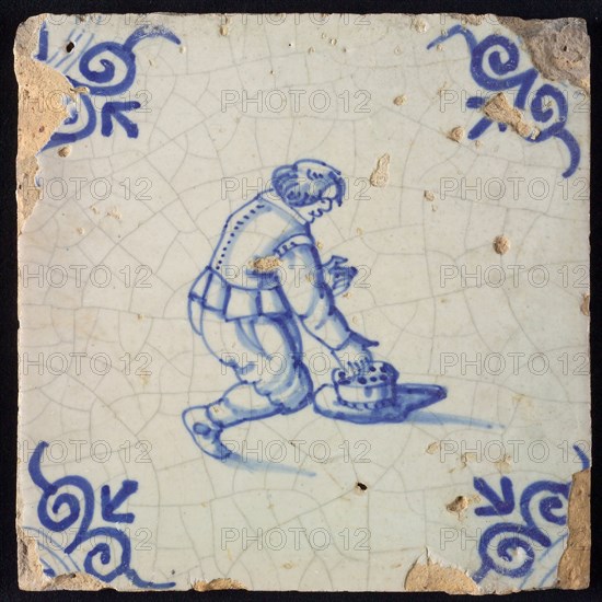 Scene tile, child's play, bowing with marbles, corner motif of ox's head, wall tile tile sculpture ceramic earthenware glaze