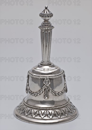 Silversmith: Johannes La Blanc, Bell-shaped, silver bell with clapper, decorated with leaf garlands, acanthus leaf motifs and