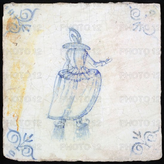 Figure tile, blue with skating lady with millstone collar seen from behind, corner motif oxen head, wall tile tile sculpture