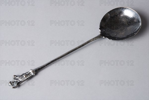 David de Koningh (?), Spoon, spoon cutlery silver, forged cast Round bowl with small notches on both sides next to the handle