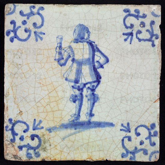 Occupation tile, blue with nobleman seen from behind, with roll of parchment in hand, corner motif voluut, wall tile