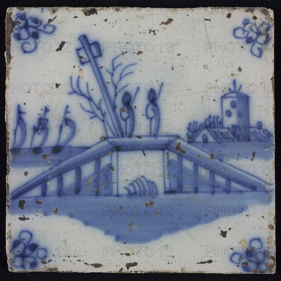 Scene tile, blue with landscape with bridge with two fishermen, corner motif spider, wall tile tile sculpture ceramic