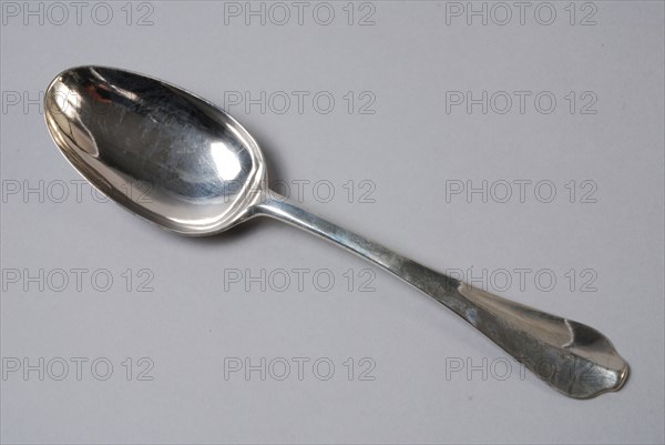 Spoon with oval bowl and veined stem, spoon cutlery silver, forged Oval bake grained stem back side of the stalk (smashed)
