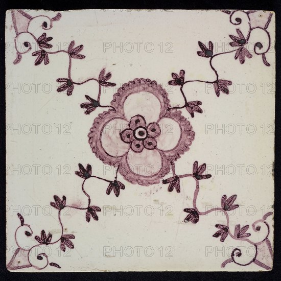 F.J. Kleyn, Ornament tile, rosette with flower heart, corner pattern ox head, wall tile tile sculpture ceramic earthenware glaze