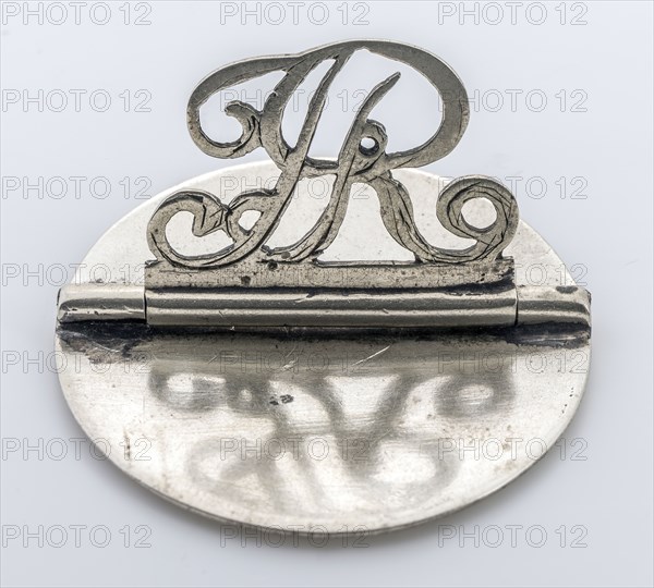 Silver madder ironer, madder copper silver, Circular plate on which hinged à jour monogram JR monogram JR madder trade Mark