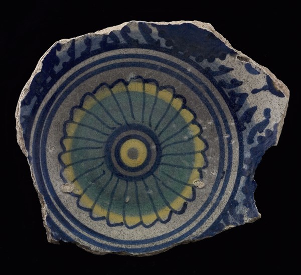 Fragment majolica dish, polychrome, rosette in the middle, dish plate crockery holder soil find ceramic earthenware glaze, baked