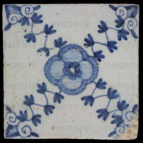 F.J. Kleyn, Ornament tile, rosette with flower heart, corner pattern ox head, wall tile tile sculpture ceramic earthenware glaze